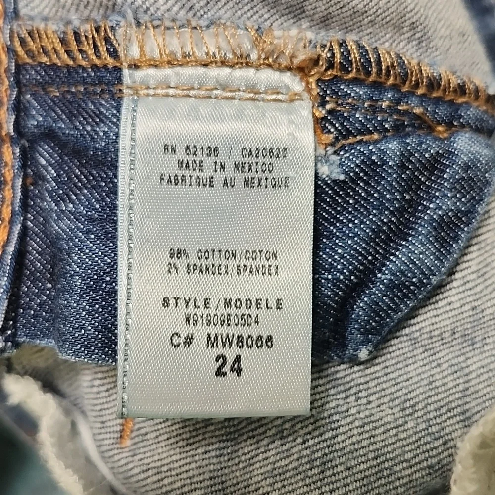 NWOT GUESS Women's Blue Denim Shorts - Picture 5 of 8